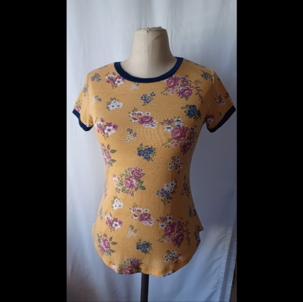 NO BOUNDARIES mustard yellow floral t-shirt